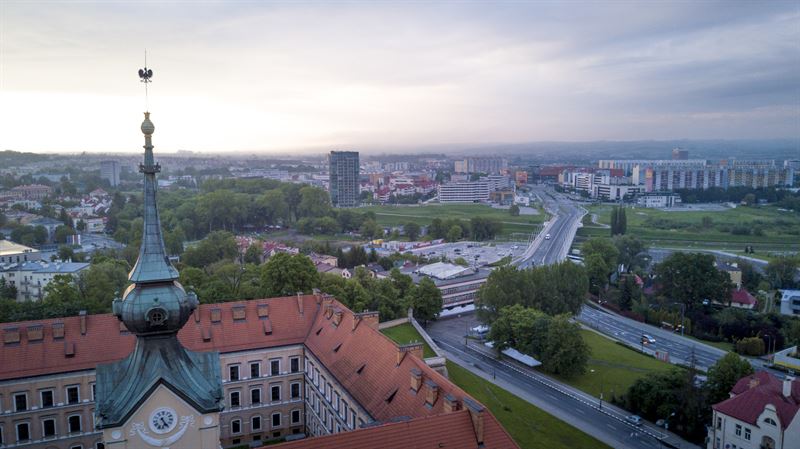 Ustawa o samorządzie gminnym i wynikający z niej podział kompetencji pomiędzy wójtem, burmistrzem lub prezydentem miasta, a radą gminy