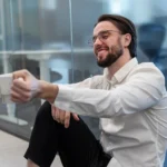 Urlop regeneracyjny. Czym jest i komu przysługuje dodatkowe 3 miesiące płatnego urlopu?