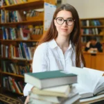 Komentarze vs. podręczniki akademickie. Co wybrać na początku roku akademickiego?